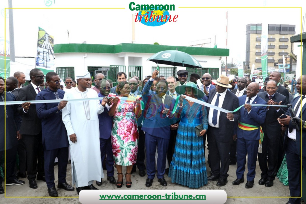 CamerounTribune's tweet photo. Le ministre de l’Eau et de l’Énergie a inauguré ce jour à Douala 3 nouvelles infrastructures de la Société camerounaise des dépôts pétroliers.
Présentés par la DG Véronique Moampea Mbio, ces ouvrages comprennent une nouvelle sphère de stockage de GPL au dépôt de Bonabéri.
#SCDP https://t.co/5NAsnShZnp