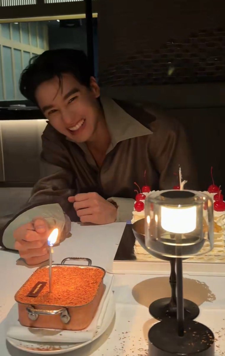 Wiwatcharakul's tweet photo. พ่อกุเป่าเค้กผงทิรามิสุกระจุยยย กุน้อค55555555555555555 🍰 Happy birthday to youuuuu🤍

#KengNamping | #เก่งน้ำปิง https://t.co/bMUSRFGsuB