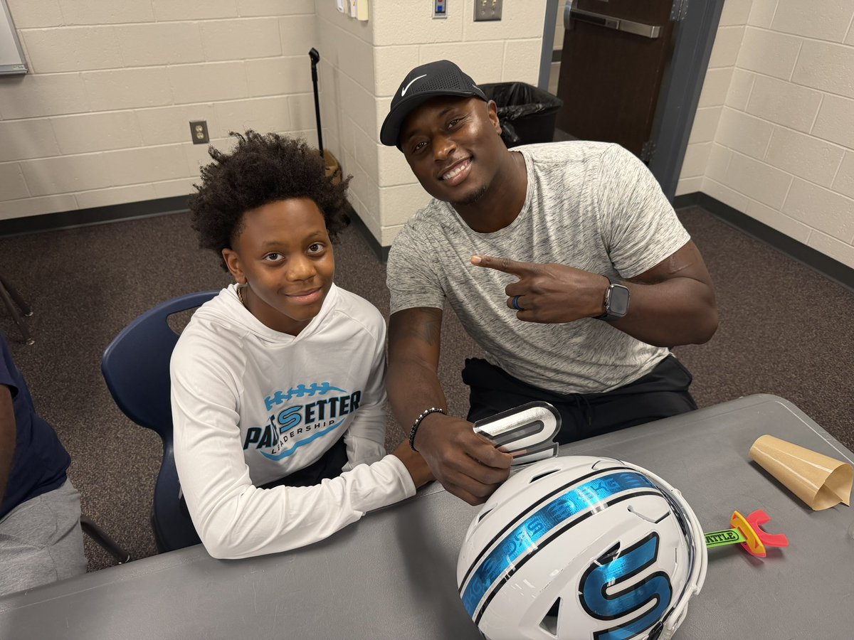 DjShockley3's tweet photo. Thanks to @CoachTonyLotti and the @SKG_Football staff for the opportunity to have a special moment I know I won’t forget with my son!!

“Dads and Decals” …….chance to put on the decals to his helmet and pray for a healthy successful season. Truly Grateful for the moment. 🙏🏾🙏🏾 https://t.co/etI2dJEtaC