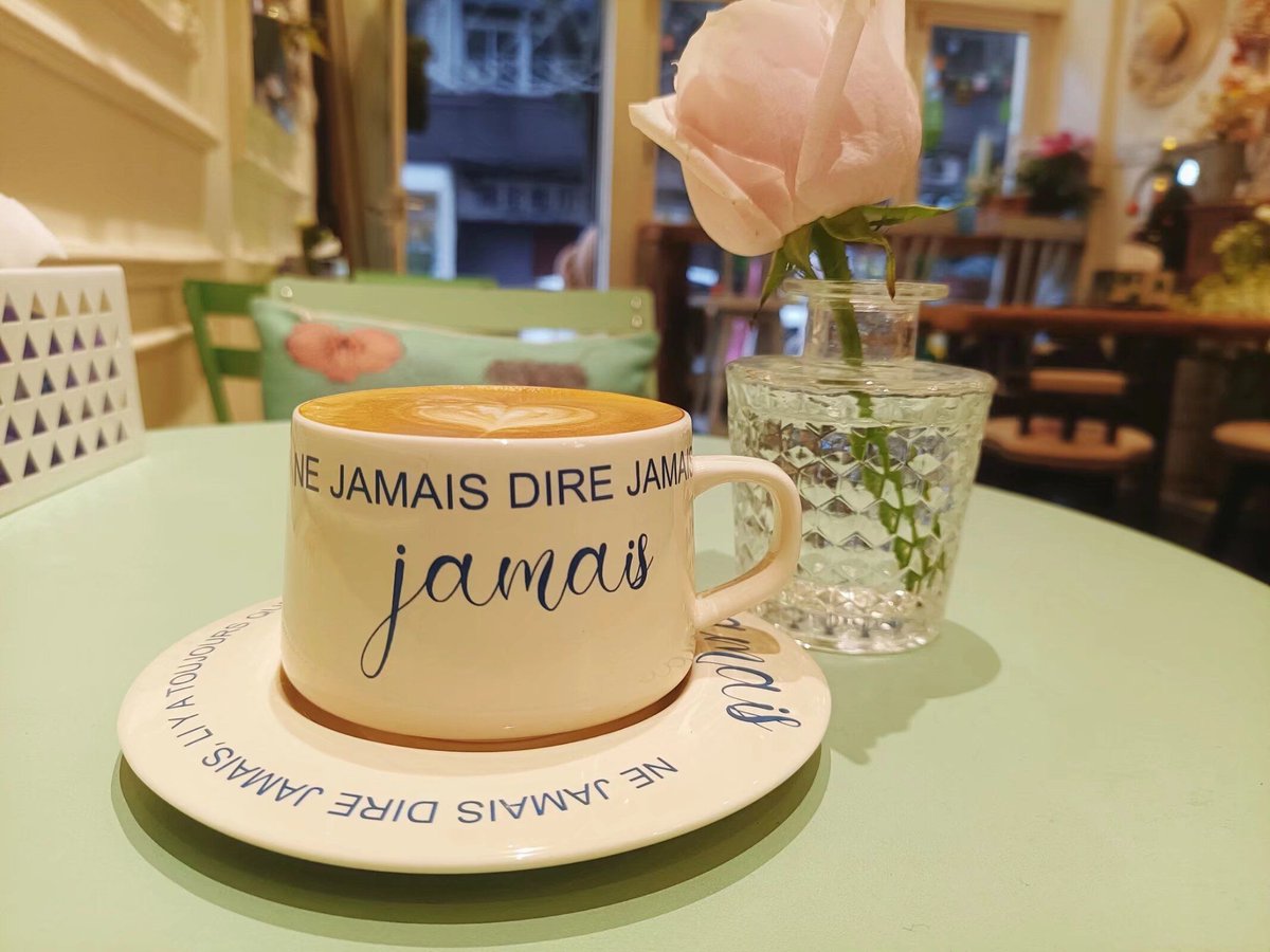 tiapv_'s tweet photo. My partner left a sticky note “u’re my favorite chaos” on my coffee this morning ， https://t.co/NhLRXiMsss