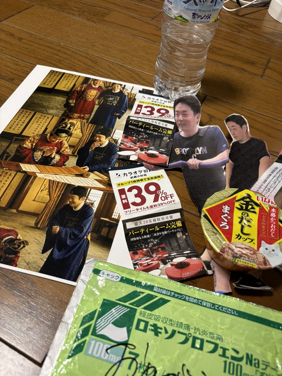 itgp15's tweet photo. 今年の生誕祭も滞りなく執り行われました。皆様に心より感謝申し上げます。なお、ドトールに突然とうもろこし持って凸られたらビビります。しわしわ湿布は普通に貼ります。私は猫でもトトロでもメイちゃんでもありません。カラ鉄武蔵小杉店行かへんて。いや飲みかけの水もろてどないせえっちゅうねん。 https://t.co/pSol40raAD