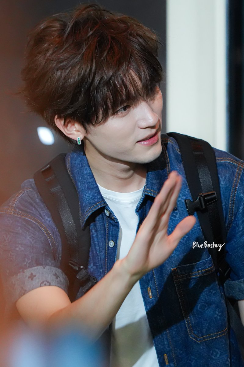 bluebosley's tweet photo. มุมไหนก็หล่อ

#HappitatxZhouYiran
#Zhouyiran #โจวอี้หราน #周翊然 https://t.co/131gQw0hf6