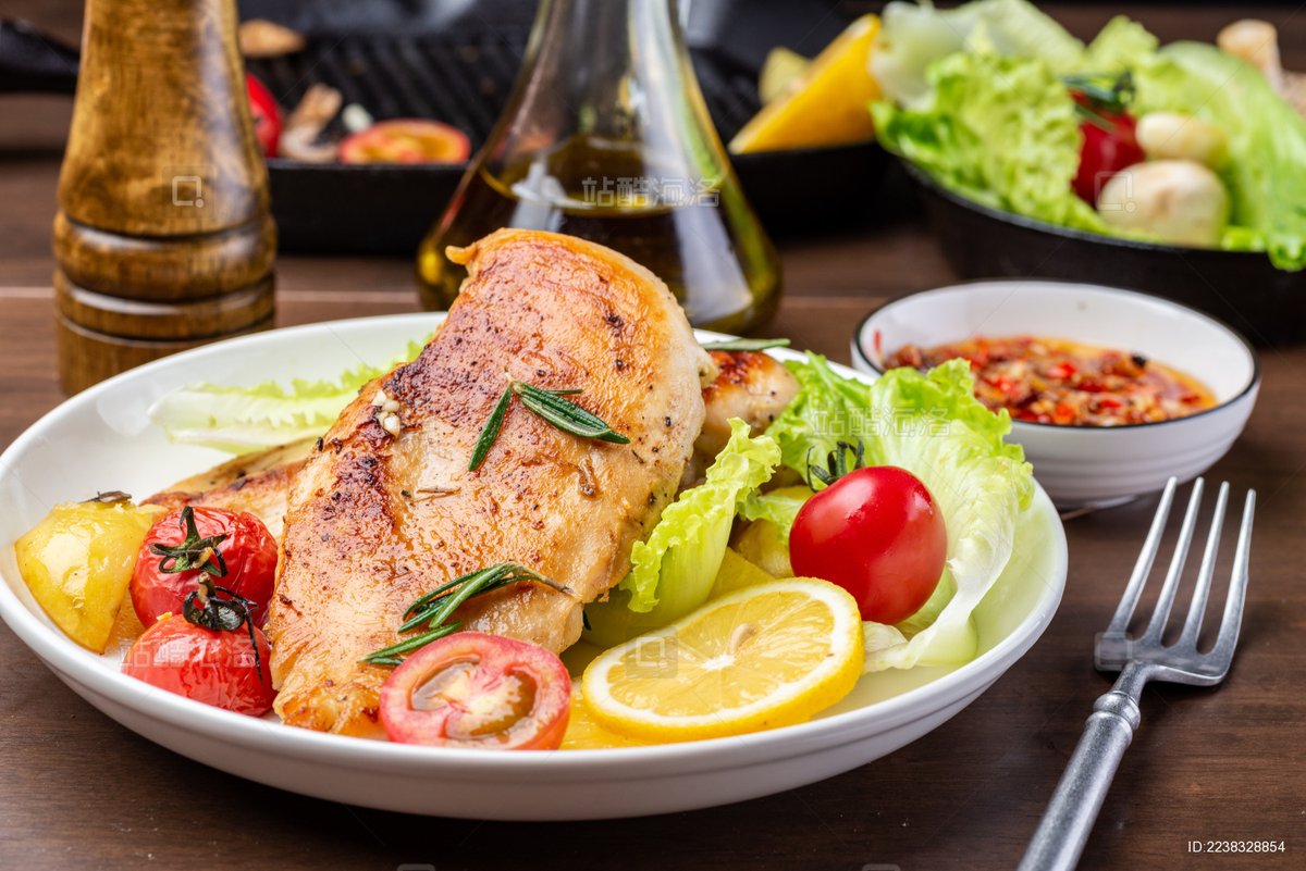 DeborahLim19's tweet photo. Simple, filling and low-cal! This grilled chicken salad with mixed greens, cherry tomatoes u0026 balsamic vinaigrette is perfect for your fat loss meal today ， https://t.co/GuLq2WSeSs
