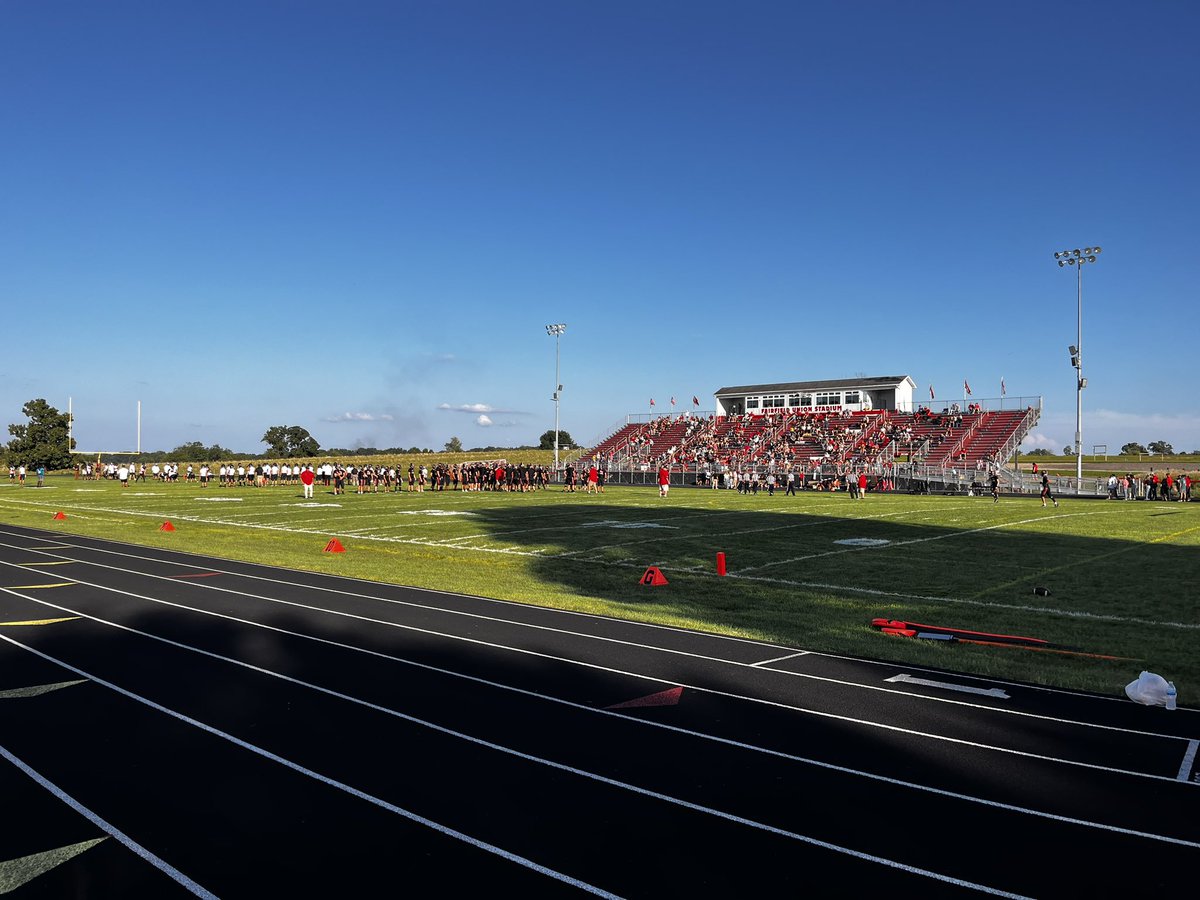 bush_tyler385's tweet photo. I’m here at Fairfield Union for the Falcons season opener against the New Lexington Panthers. Stay tuned as I’ll have all first half updates!

@gridironglory #BringGlory https://t.co/taTUQD5x7P
