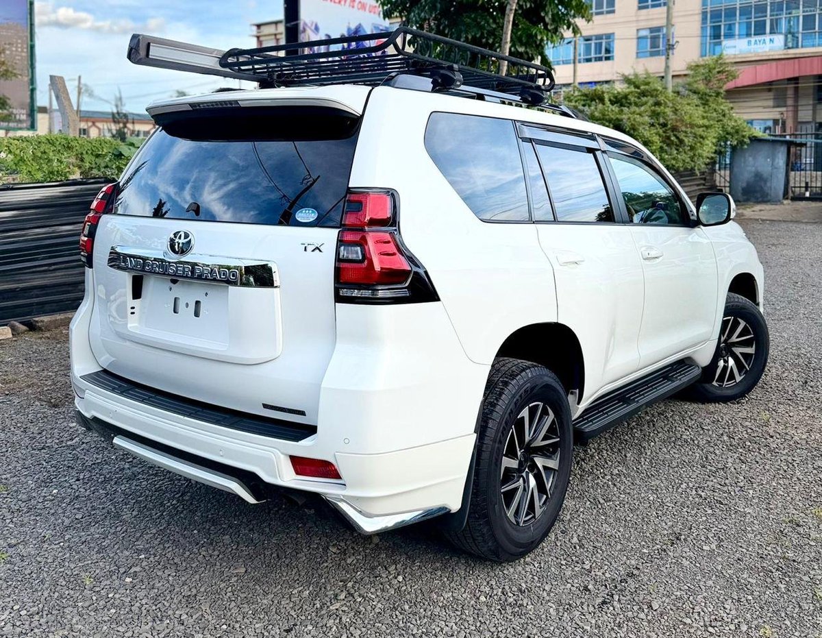 CarsSigra's tweet photo. *TOYOTA LANDCRUISER PRADO*
2019 MODEL
4WD, Push Start, Sun Roof, 7 Seater
PETROL ENGINE, 2700 cc, 61,566 Kilometres, FOG LAMPS, PARKING SENSORS, STEERING Multimedia, CRUISE CONTROL, ALPINE BACK MONITOR, Leather seat, Rear Entertainment, 
KSH.5.75M
#خان_کی_واپسی_ناگزیر_ہے #WakeUp https://t.co/rgvs2CZs4j