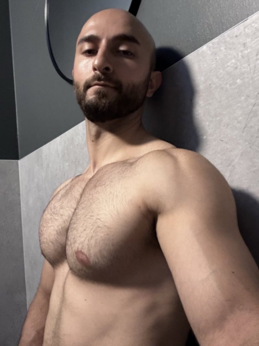 musclepraise's tweet photo. This man 🫠 @meroreloaded https://t.co/KQW07FN0lj