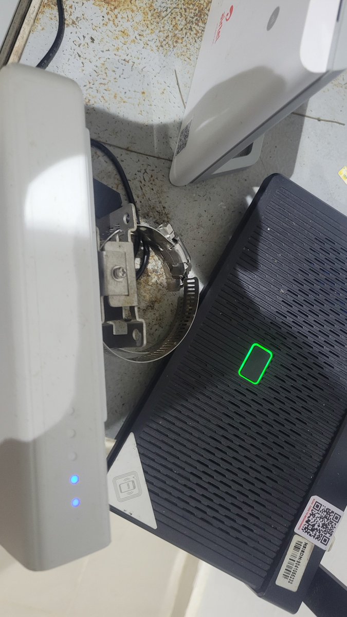 David_fabiane's tweet photo. Don't get the Airtel ODU! It is by far the worst device in Nigeria right now. I subscribed on the 4th of August and for over 2 weeks now, I haven't been able to browse. It keeps on saying 'connected without internet'. I've called customer care a gzilliom times @AirtelNigeria https://t.co/VWpFp6PUZG