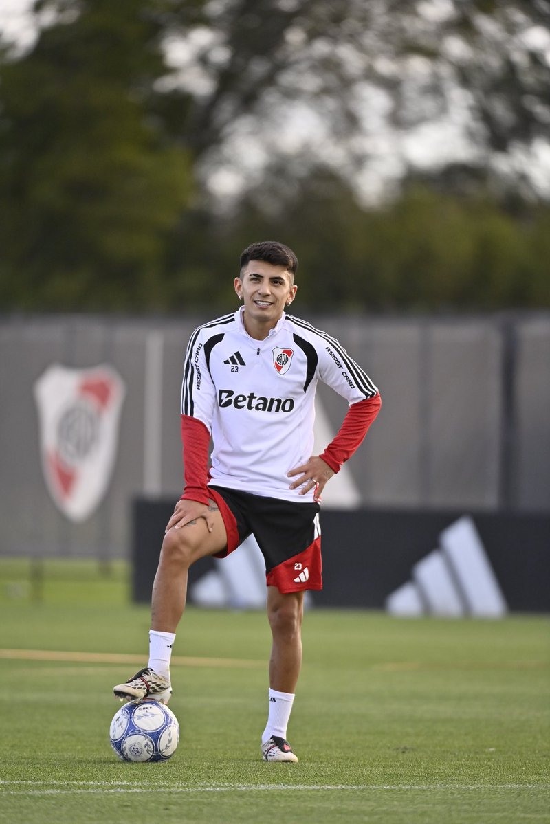 RiverPlate's tweet photo. 🤩2️⃣3️⃣ https://t.co/ezqdreqx4A