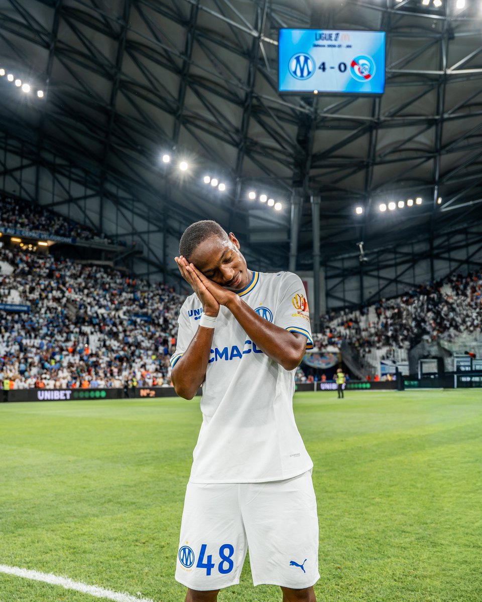 OM_Officiel's tweet photo. Des sourires et de la joie 🤩💙 #OMRCSA https://t.co/LyOflwrPOt