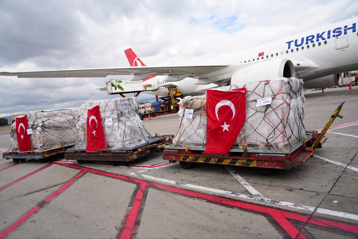ConflictTR's tweet photo. Kolombiya hükümeti, 7,4 büyüklüğündeki depremin ardından insani yardım malzemeleri gönderen Türkiye'ye teşekkür etti.

"Türkiye Hükümeti'ne ve halkına, Kolombiya'ya olan destekleri ve bağlılıkları için teşekkür ederiz." https://t.co/oPtA9lHMlc