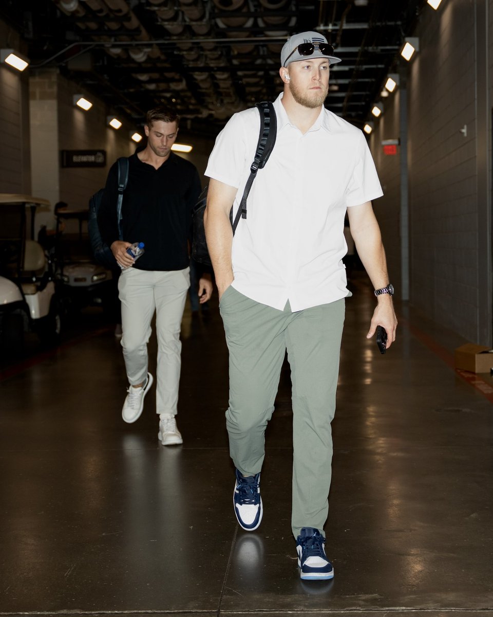 Angels's tweet photo. 📸🚶‍♂️ https://t.co/iTaz3dP5m4
