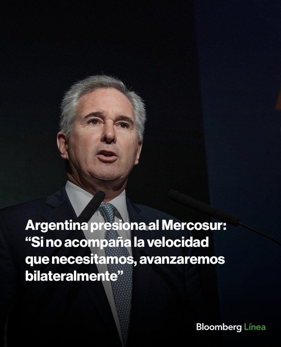 fededomin's tweet photo. Bien Quirno. Hay que presionar acá.

Hay que transformar el Mercosur de una unión aduanera a una zona de libre comercio. Sería un esquema mucho más flexible: mantendría el comercio preferencial entre los socios, pero permitiría que cada país negocie sus propios acuerdos comerciales con terceros.

El Mercosur, si bien tiene numerosas excepciones, funciona como una especie de unión aduanera imperfecta que, igualmente, termina limitando el comercio.