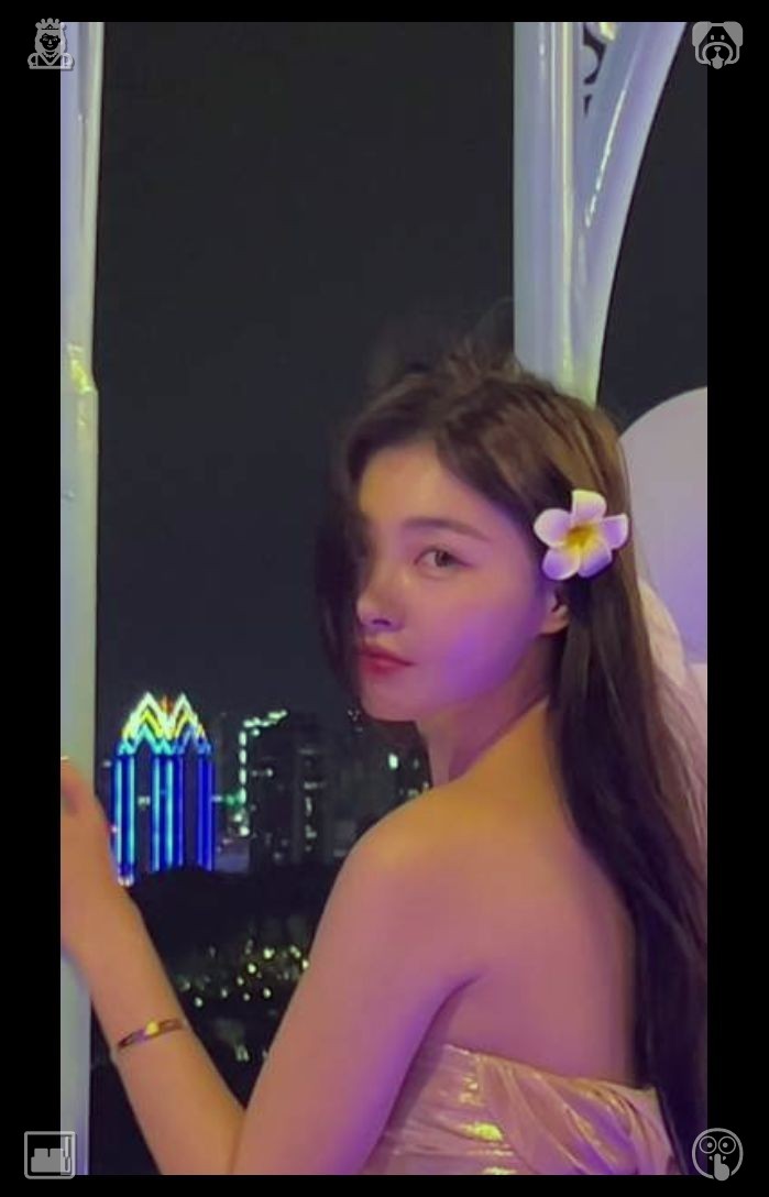 postchuu's tweet photo. Later that night, Lila got a message from the pop-up shop’s cashier, mentioning that next month’s fashion show would feature a competition—the person with the most standout outfit would take home a $500 gift card for the store. Her face brightened instantly, and she quickly t https://t.co/TzPNXv1cOS