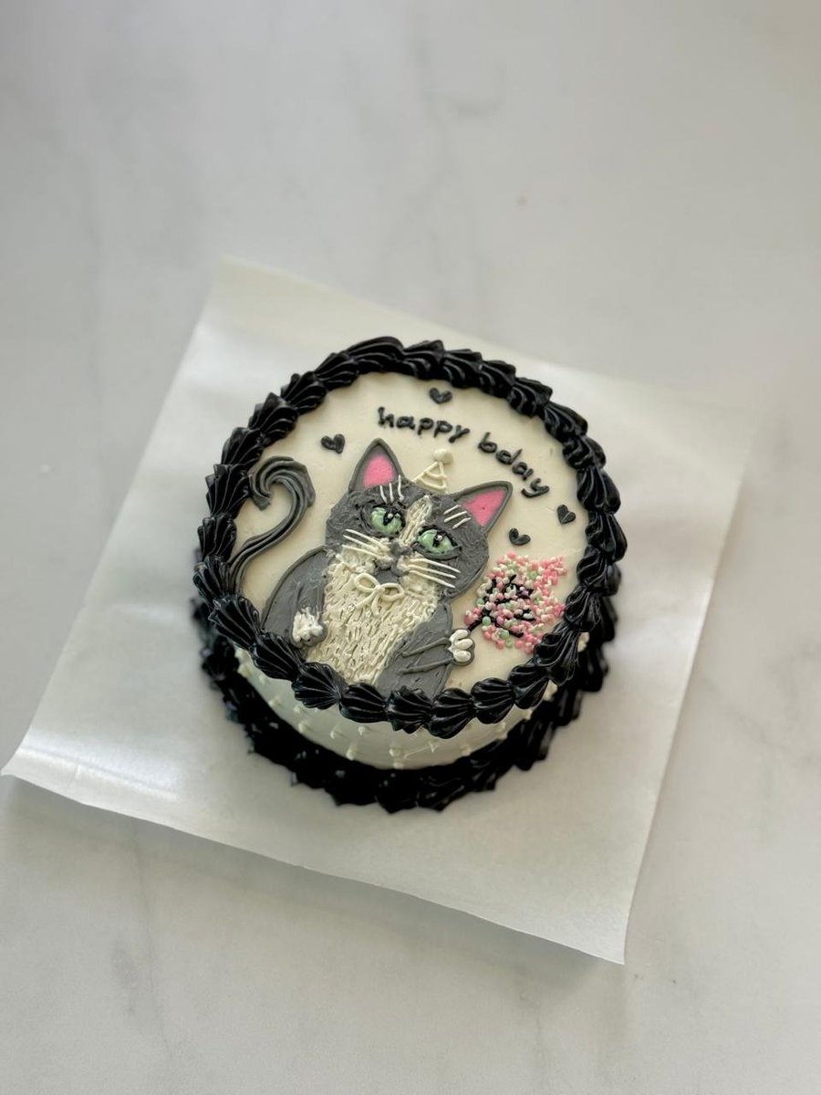 jiminionowo's tweet photo. miren como quedó la tortita para mi novio jiji https://t.co/sjWMW9CCz6