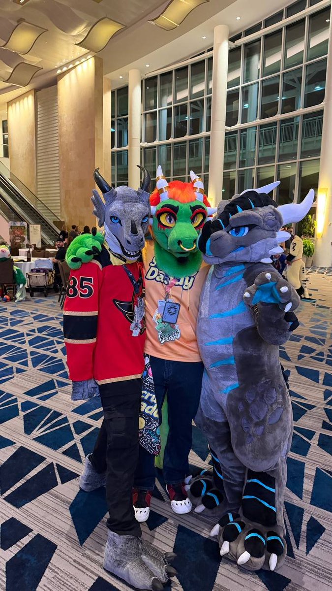 Blazerscales93's tweet photo. My fellow dragons/scalies
#megaplax #furry https://t.co/SuHvT7oNq3