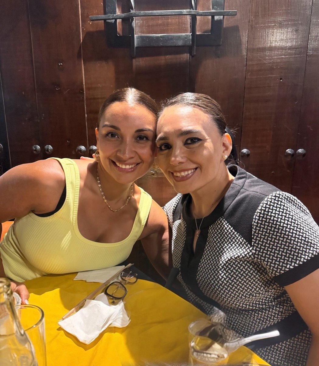 patty_sierra's tweet photo. Cuando existen personas que son aliadas a la verdad y a la justicia para y por LA NIÑEZ son esas personas que son ORO, que son de las bendiciones que te muestra Dios que ahí está presente y siempre lo ha estado. 

Una madre que busca proteger a su hijo NO ESTÁ LOCA, los agresores insisten en desprestigiar a las madres, y eso no significa absolutamente nada para mí, en serio que de mí pueden decir eso y más porque al final sé perfectamente quién soy y solo soy una madre que está decidida en atravesar los mares y los infiernos por el bienestar de mi hijo. 

Los derechos de un hijo no se negocían, así que dejen de intentar hacerme una vida judicializada.

No estoy sola, somos muchas madres que haríamos una revolución y haríamos arder lo que sea por la vida de nuestros hijos. Aaaaahhh y las amenazas de tus “amigos y tu Hno” no me quitan el sueño. 

Solo recuerden y tengan siempre presente que el tiempo y la verdad son los que siempre van a estar entre su sombra. 

REVIVE Coahuila - Madres Unidas @Claudiashein  aplaca a tus militantes en #Durango  @MorenaDurangoSi @PartidoMorenaMx  @CitlaHM 

Infinitamente agradecida a una amiga que desde #Oaxaca voló hasta #GomezPalacio a decir la verdad, a ser testigo y velar por los ddhh de un niño, de un niño que es ajeno a todo este infierno, pero que no permitiré jamás que absolutamente NADIE le haga daño porque ese niño es miiiii hijo y es mi vida entera. 

#ConLosNiñosNo