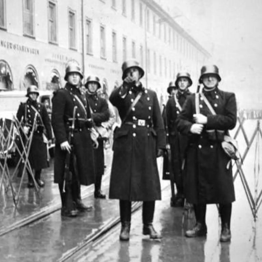 KaiserLoof's tweet photo. Austrian Civil War - 1934 https://t.co/QZFFbLJG6g