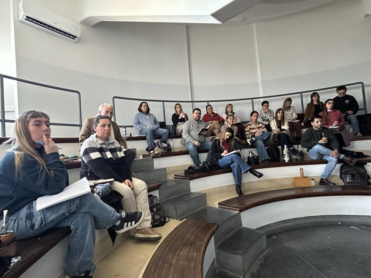 medicinalegal's tweet photo. Continuó hoy nuestro Curso de Medicina Legal Penitenciaria, con amplia participación de trabajadores del INISA, INR, INDDHH, Oficina del Comisionado Parlamentario, Familias Presentes, profesionales de la salud y staff de la Cátedra.@eduperudelar https://t.co/7f0etbq5Df