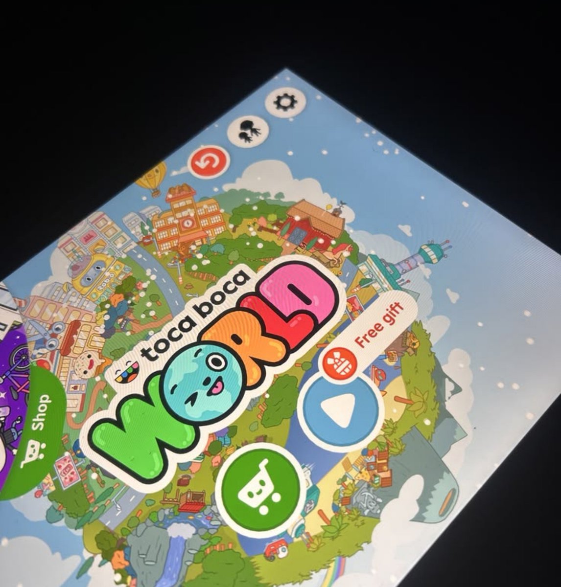 ellizabettee's tweet photo. Em pleno 2026 alguém ainda joga Toca Life World? Sem ser criança?? E o único jogo que eu jogo desde que eu nasci pelo que me lembre https://t.co/qVVxm2AW88