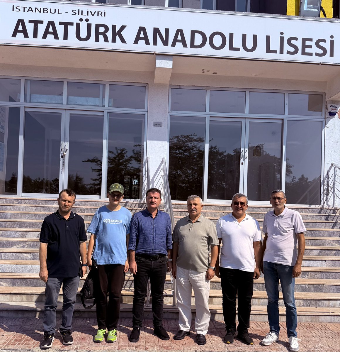 AYDINDAKES's tweet photo. Hayırlı olsun ziyaretleri dolayısıyla bizleri onurlandıran kıymetli dostumuz Feyzi SAİKE’ye; İlçe Millî Eğitim Müdürlerim Ahmet AY ve Fatih EŞGÜNOĞLU’na, Şube Müdürüm kıymetli Abdulbari ALP’e, okul müdürü arkadaşım Birol ÇETİN’e ve kıymetli evladı Şamil ÇETİN’e, Şafak ALTINKÖK ve https://t.co/DPKkD5BtAW