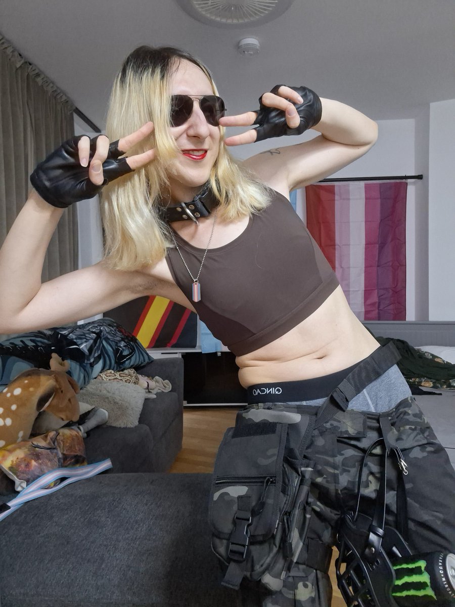 Synth_Obscurity's tweet photo. Outright lesbianbaiting https://t.co/AcRU8rb9SD