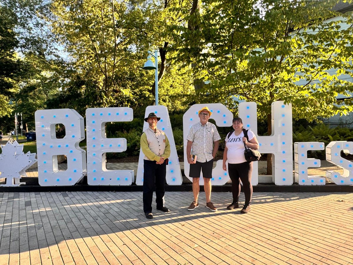 CTforBEY's tweet photo. Beautiful evening in East Beaches, out meeting voters at the doors 🍁

Team Cameron talking about the issues that matter most in Beaches-East York, from affordable housing to accountability in Ottawa.

Building a future Canada, 1 riding, 1 member, 1 honest conversation at a time. https://t.co/rsyEGEgxLF
