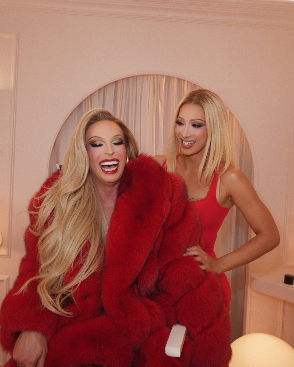DragBasee's tweet photo. Plastique Tiara and Katya Zamolodchikova stun in new photos at Plastique’s Beauty Bar. https://t.co/CqPW6o4jJx