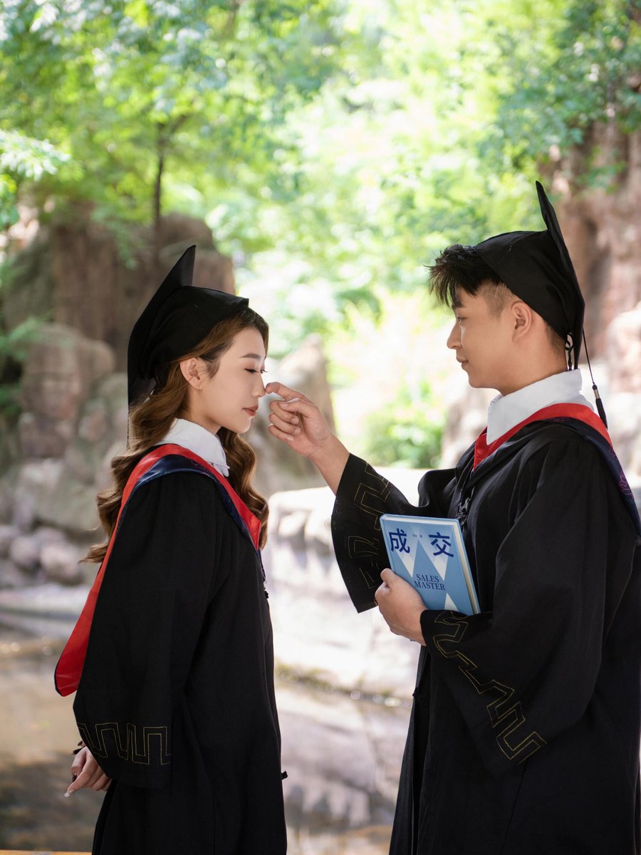 Nayy239's tweet photo. Graduation check  Looking back on late-night study sessions, campus laughs and all the little moments that made these four years unforgettable. Off to write the next chapter! #毕业季 #NewBeginnings， https://t.co/l00aGpXfGP