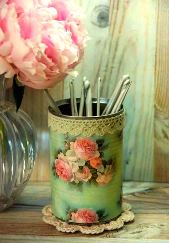 Freerider190's tweet photo. Turn an old mason jar into a chic desk organizer with just a bit of paint and fabric—trash to treasure in 10 mins! https://t.co/eFcN11q16J