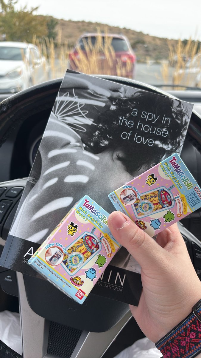 girls4alien's tweet photo. b&amp;n haul https://t.co/Cvg4OKQQ2D