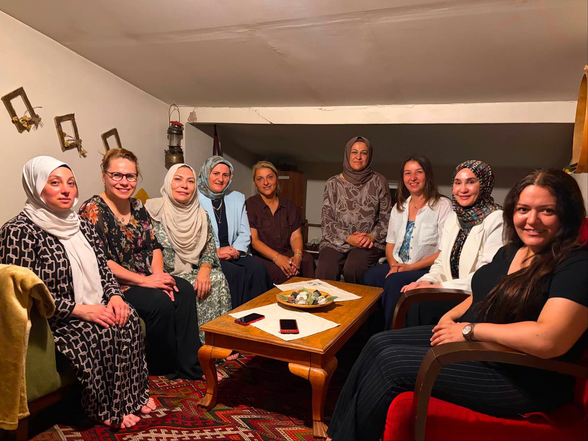 akkadinistanbul's tweet photo. Sokağın sesini dinlemek, gönüllere dokunmak, hemşehrilerimizle aynı hikâyenin içinde buluşmak için İstanbul’un her köşesindeyiz.

İlçelerimizde gerçekleştirdiğimiz saha çalışmalarında kapıları samimiyetle çalıyor, gönüllere misafir oluyor, Türkiye Yüzyılı’nın heyecanını hep birlikte büyütüyoruz.

İstanbul’da her adım, milletimizle kurulan güçlü gönül bağının bir parçası. 🇹🇷

#HerMahallesiyle İstanbul