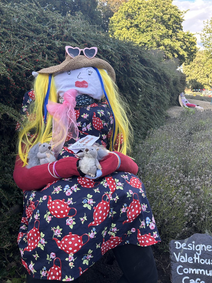 CalledBetty's tweet photo. So first I went to see the scarecrows in my favourite #ValePark https://t.co/6t65L9ywKa