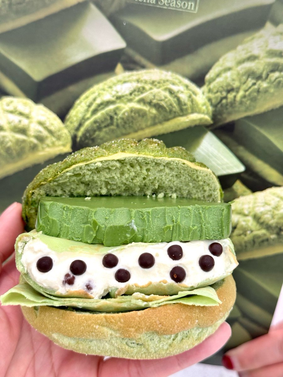 Mohamed71971243's tweet photo. Just unpacked this pack of crispy matcha cookies  Sharing half with my bestie—snacks hit different when you pass ’em around! https://t.co/ckC48xJeMV