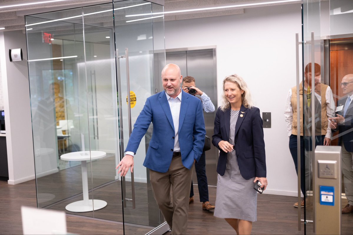 RepJenKiggans's tweet photo. Yesterday I visited Booz Allen Hamilton’s Norfolk facility to see firsthand how their team is developing innovative technologies to support our warfighters and strengthen our national security. Hampton Roads is home to an incredible defense workforce, and I’m grateful for the men and women working every day to ensure our servicemembers have the tools and capabilities they need to accomplish their mission. Thank you to @BoozAllen and Steve Escaravage for having me…!  🇺🇸