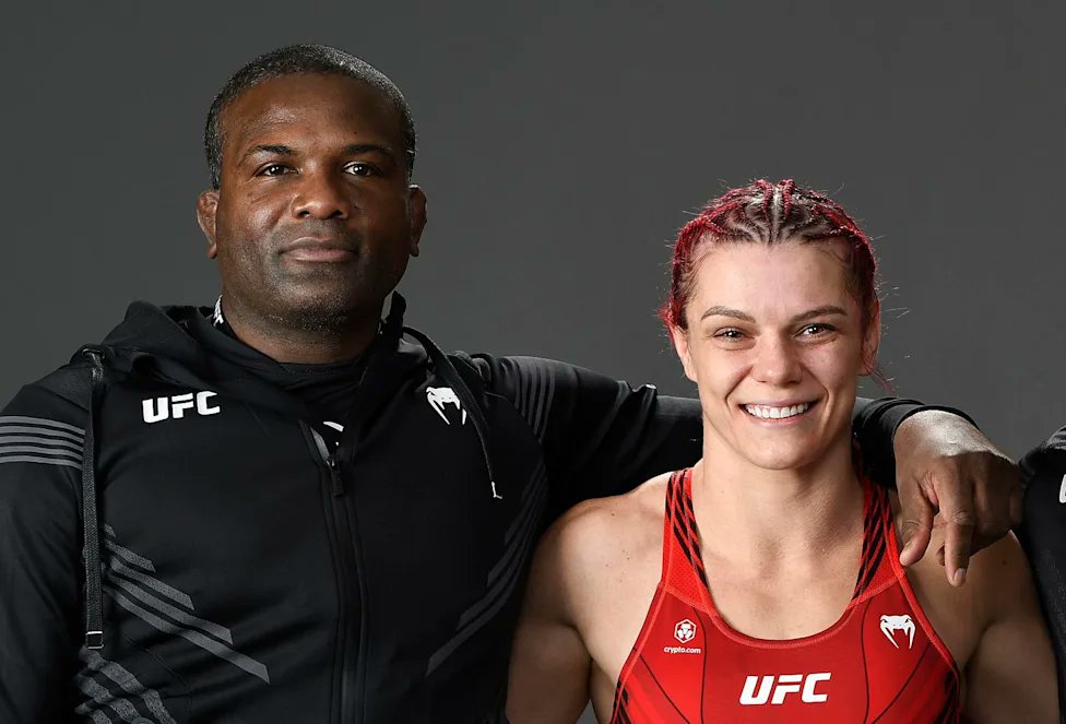ThePeoplesMMA's tweet photo. Din Thomas clarifies.
He has retired from coaching....Gillian Robertson. https://t.co/6be8xs3nM2