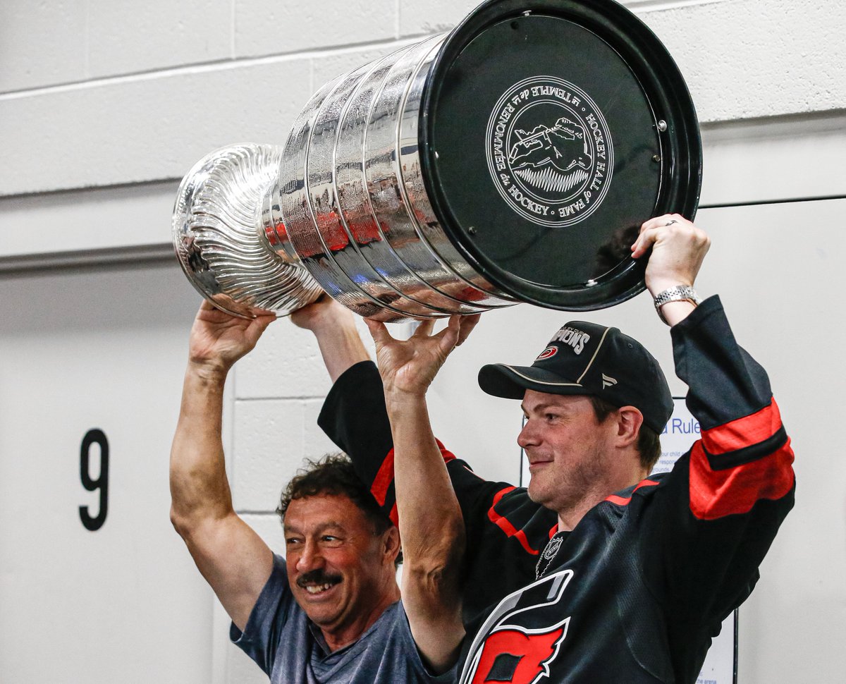 GinoHard_'s tweet photo. Guy Gaudreau had previously passed on lifting the Stanley Cup, hoping his first time would be with Johnny...

After winning with Carolina, Eric Robinson brought it to Hollydell and raised it with his former coach in the rink dedicated to Johnny and Matthew 🥹❤️ https://t.co/xCkwBSXXAn