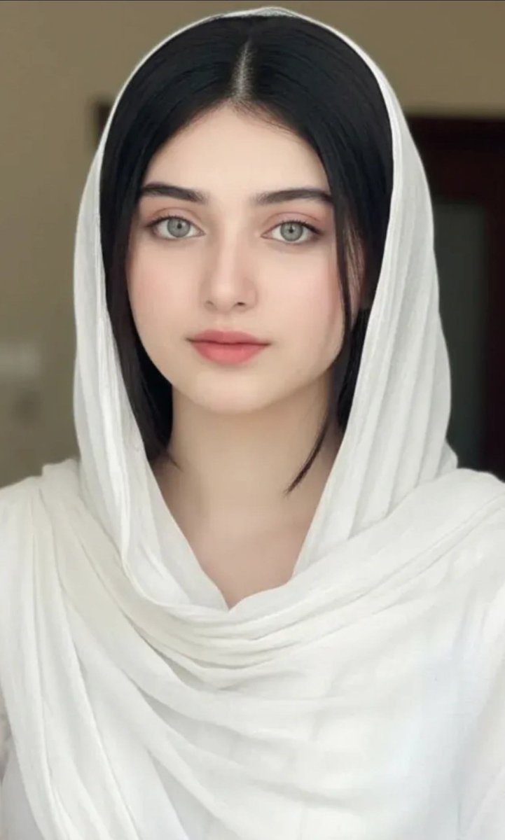 SayadaMasooma's tweet photo. آپ لوگ مانیں یا نہ مانیں لیکن ہم شیعہ لڑکیوں کی آنکھوں میں شرم ،حیا سب کچھ ہے الحمد للہ https://t.co/hyM2PlOCiS