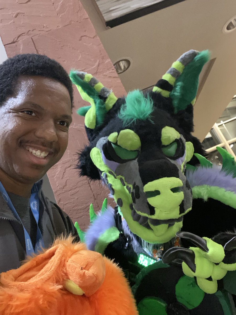 TobyInt's tweet photo. AWU happy #fursuitFriday https://t.co/YJoY1gmS07