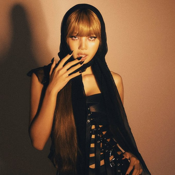 _Kpop_Stats_'s tweet photo. “Alter Ego” by #LISA re-enters the top 200 on the Worldwide iTunes Album Chart at #171. https://t.co/ckcKXs06Te