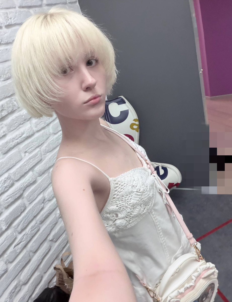 Caker0ach's tweet photo. today’s outfit and itabag https://t.co/JfhKmAtxFX
