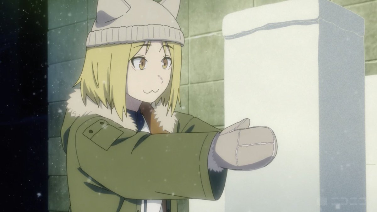 etumarusuisann's tweet photo. 雪で喫煙所を作ってるときのヤクちゃんの表情可愛すぎんか？？？😭💛💛 https://t.co/6ZRtyU9TDJ