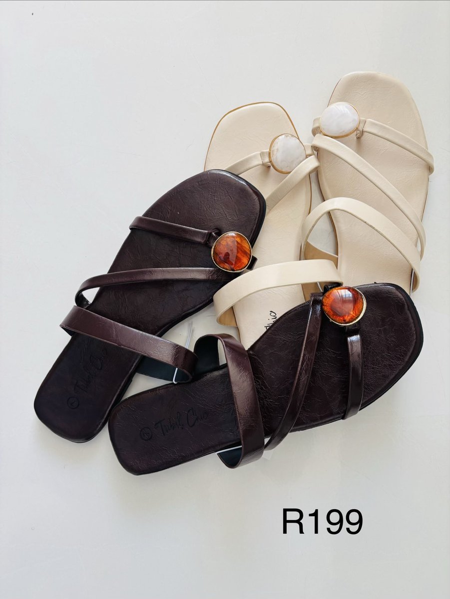 DineoDMash's tweet photo. Beautiful sandals for sale. Size 4,5,6. I courier via pep. DM of WhatsApp me on 0638109989 for orders. I am based in Clayville. Please support my summer shoes business. https://t.co/obF3lDir2K