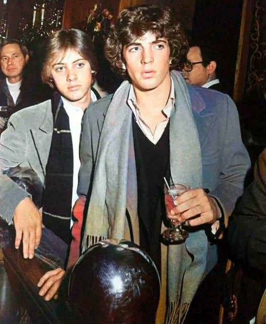 timecaptales's tweet photo. James Spader and John F. Kennedy Jr. at the premiere of the film Saturday Night Fever, 1977. https://t.co/OfpiTn04vA