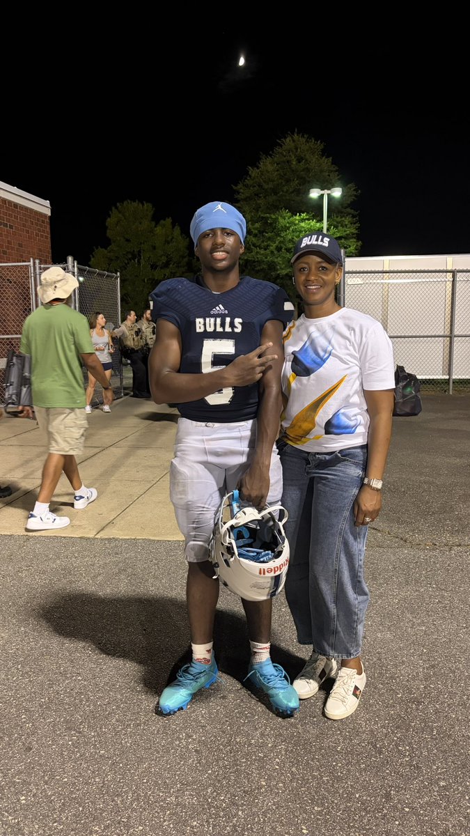 nyonisio2029's tweet photo. Great way to start my sophomore varsity season! Fell short by 3, but proud of how we fought. Nothing but work we'll be back 💯
@RaginRidgeFB @JardaleBlakeney

Sophomore RB would LOVE y'all to check me out! @CFIShowcases @Coach_Griffin_ @CoachFree1906 @CoachGoebbel @Ereed26 https://t.co/EGO6xzj6sd
