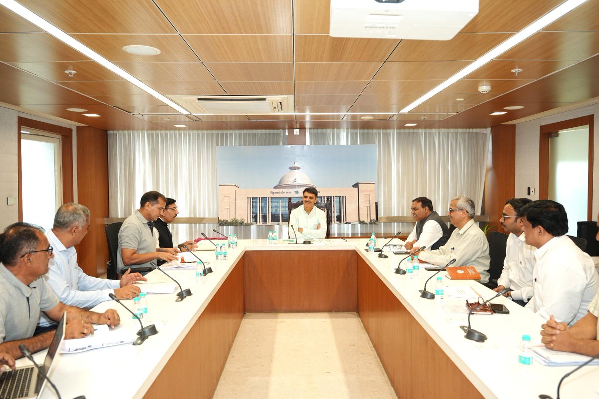 NDDB_Coop's tweet photo. Dr. @ShahMeenesh , Chairman, NDDB along with Dr. CP Devanand, MD, @NDDBDairyServ and senior NDDB officials met officials of @banasdairy1969 under the chairmanship of Shri Shankarbhai Chaudhary Ji @ChaudhryShankar , Hon’ble Speaker, Gujarat Legislative Assembly & Chairman, Banas Dairy, to accelerate collaboration for enhancing bovine productivity.

The meeting focused on fast-tracking ongoing initiatives in genetic improvement, advanced reproductive technologies, animal nutrition and disease control while exploring the application of the latest biotechnology tools and the 'One Health' approach.

NDDB and Banas Dairy agreed to work closely to ensure the benefits of improved breeds and productivity-enhancing interventions reach farmers.

Shri Shankarbhai Chaudhary emphasised leveraging NDDB’s technical expertise with Banas Union’s strong field reach. Dr. Shah assured NDDB’s full support while Shri Sangram R Chaudhary, MD, Banas Milk Union described the meeting as the beginning of a path-breaking collaboration between the two organisations.