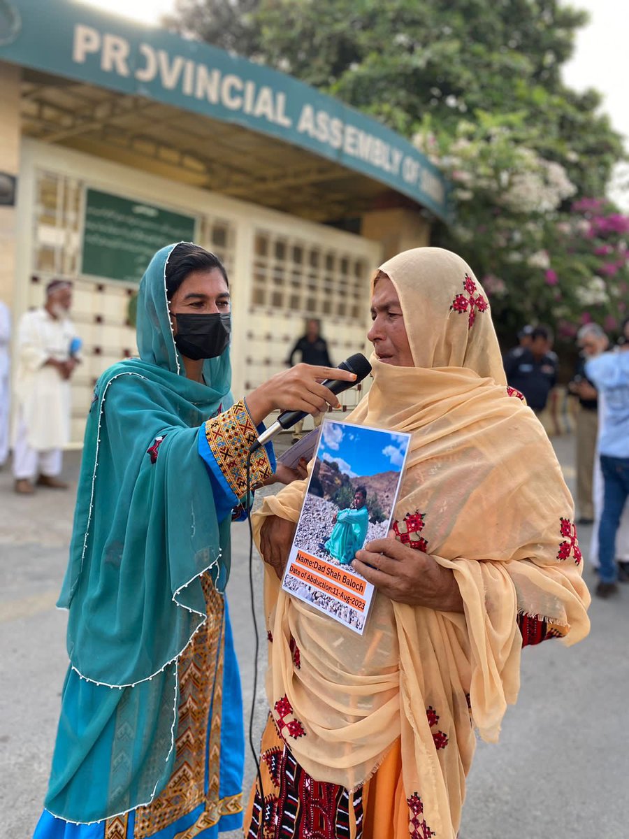 FoziaBaloch10's tweet photo. #BalochUnderSiegeInKarachi
#EndEnforcedDisappearances 
#ReleaseDadShahBaloch 
#ReleaseDaadShahBaloch https://t.co/Rc2jvPW7Jr