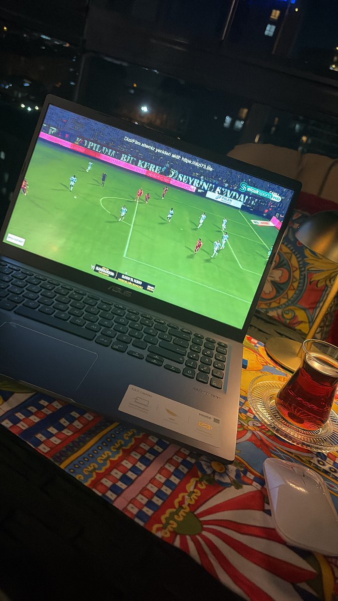 zmervee's tweet photo. Fanatiklik mesaisi başladı  :) https://t.co/YdKD1eLHyS