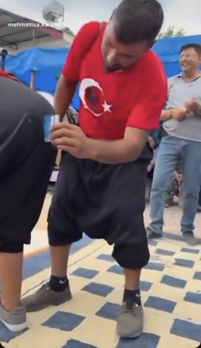 qoser28170's tweet photo. @ulas_girgi2 @bgyetherr Beyni ipotekli malum ırkların kredi kartını kullanım şekli😂 ırkını gondikledigim https://t.co/8ecpFfeyxR