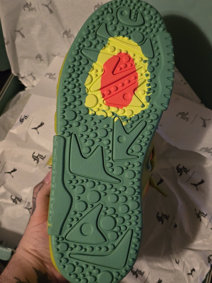 JankyBone's tweet photo. Bro bottom of my new shoes is giving Squashed Plankton https://t.co/kcpkLzuLIi