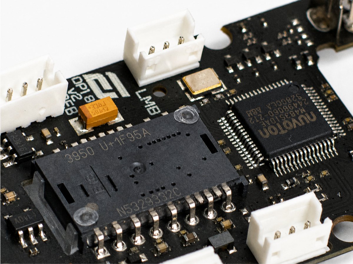 ModsMouse's tweet photo. Proven on the inside.

Powered by Endgame Gear OP1 8k v2 internals.

// Ultra-low latency 
// PixArt PAW3950 sensor 
// Kailh GX switches
// True 8000Hz polling

PULSE 3.0 - 27g fully assembled.

Drop in 23h. https://t.co/XuBOPTi4xo